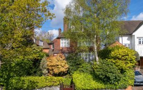 Oakhill Avenue Hampstead NW3 7RE