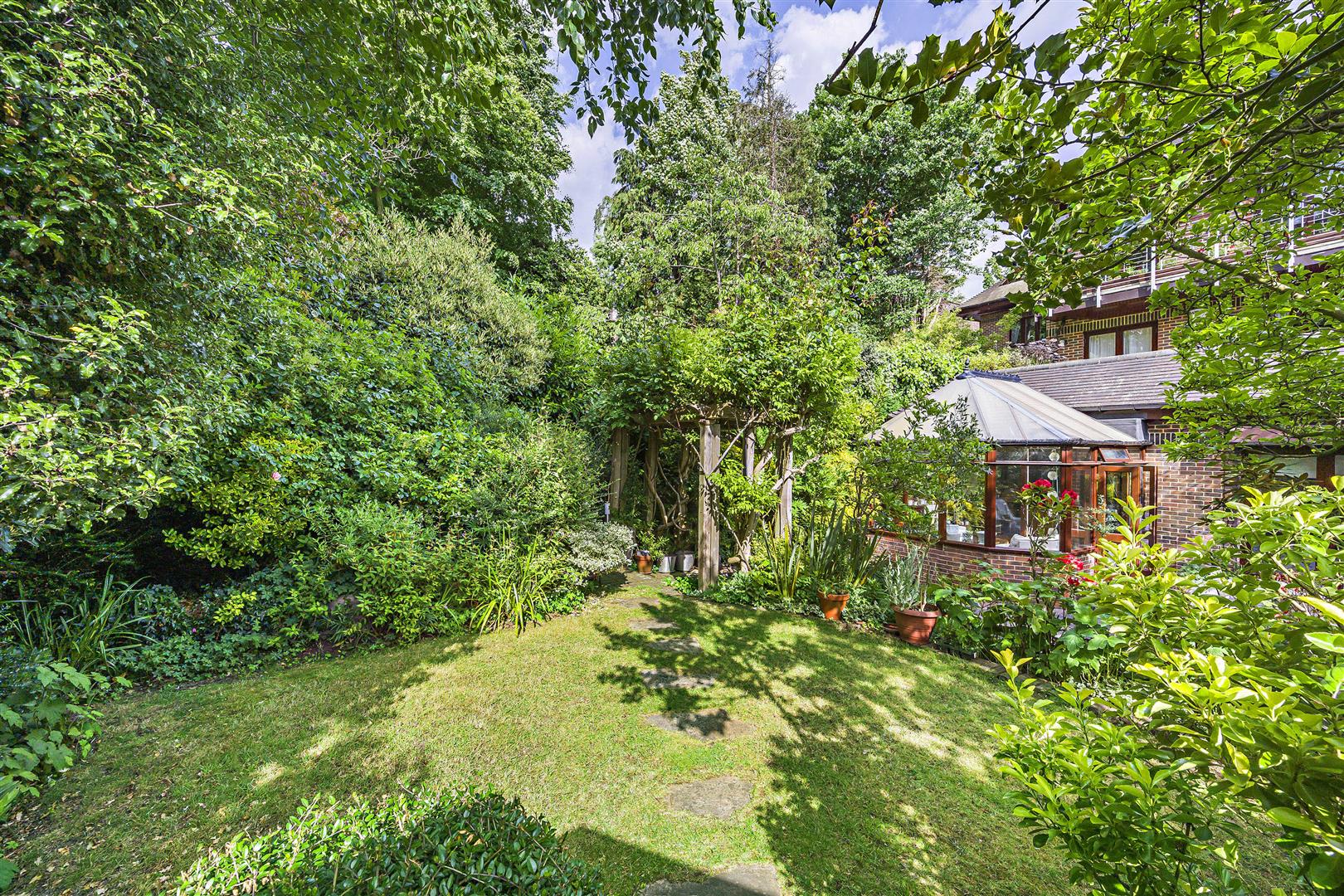 Oakhill Avenue Hampstead NW3 7RE