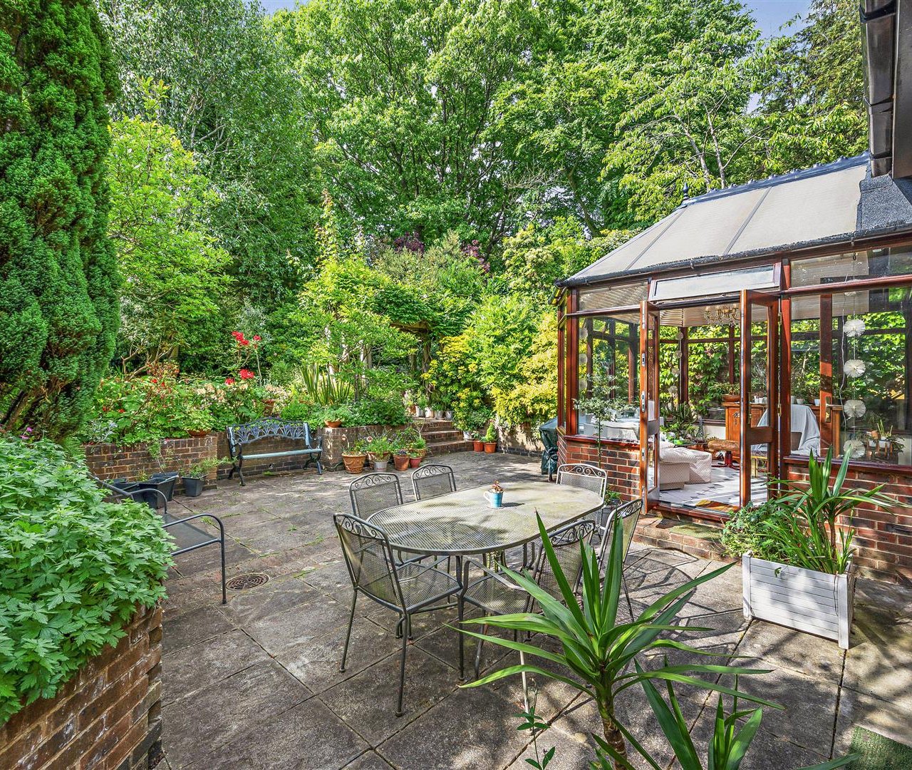 Oakhill Avenue Hampstead NW3 7RE