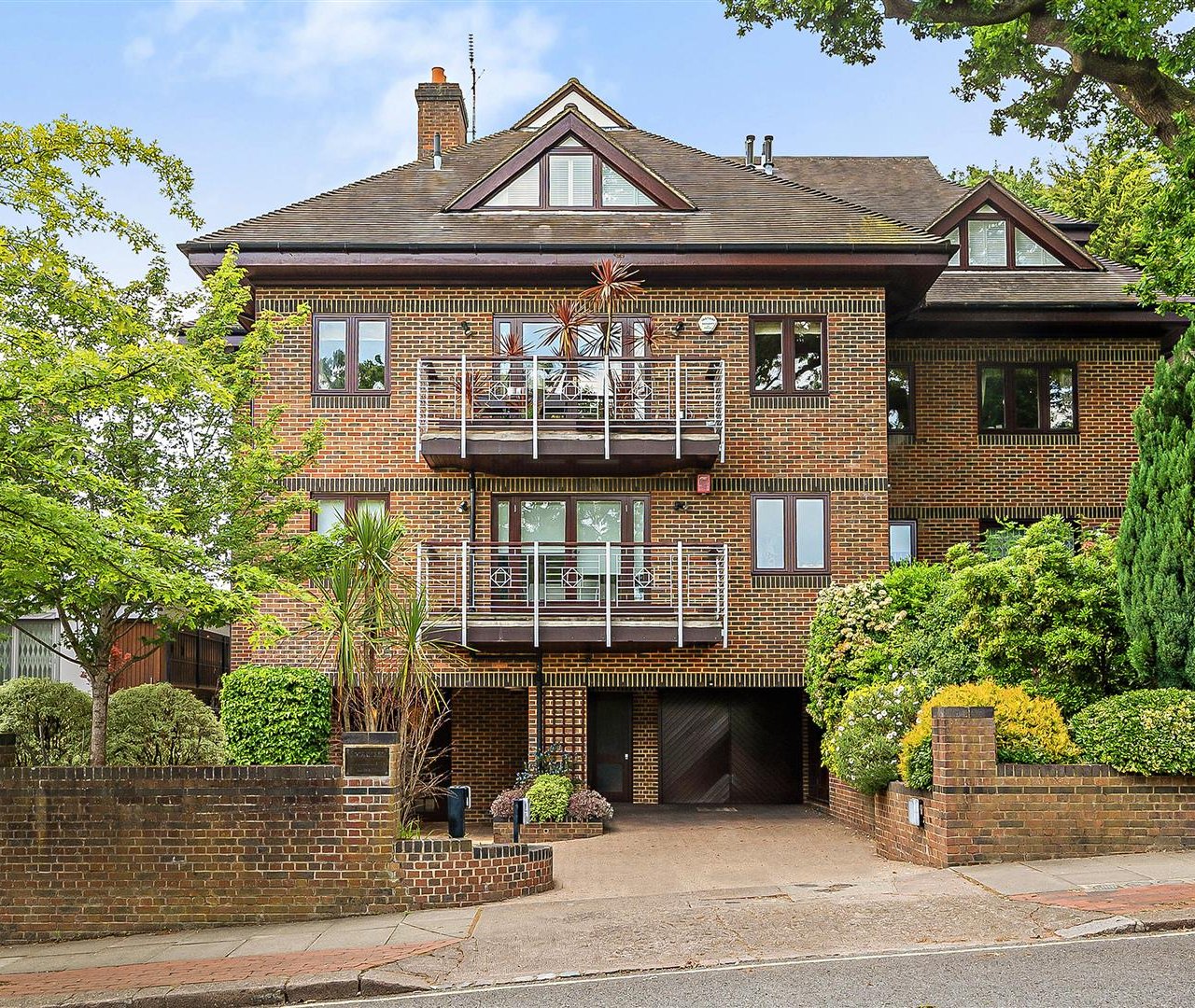 Oakhill Avenue Hampstead NW3 7RE