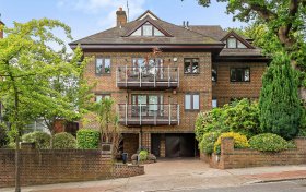 Oakhill Avenue Hampstead NW3 7RE