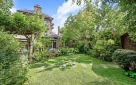 Oakhill Avenue Hampstead NW3 7RE