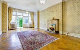 Finchley Road Golders Green NW11 8LX