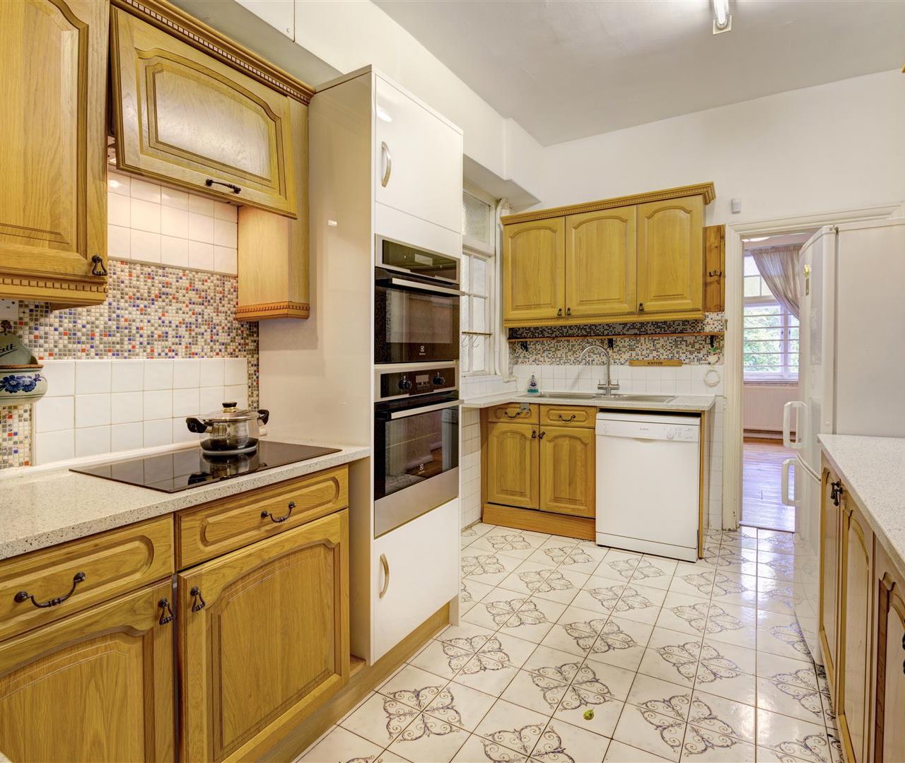 Finchley Road Golders Green NW11 8LX