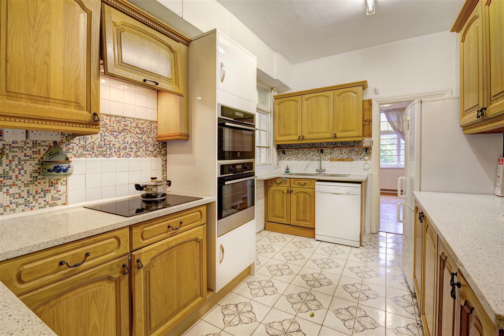 Finchley Road Golders Green NW11 8LX