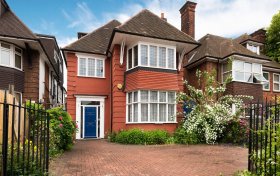 Finchley Road Golders Green NW11 8LX