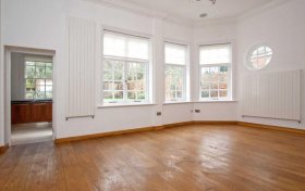 Bracknell Gardens Hampstead NW3 7EB