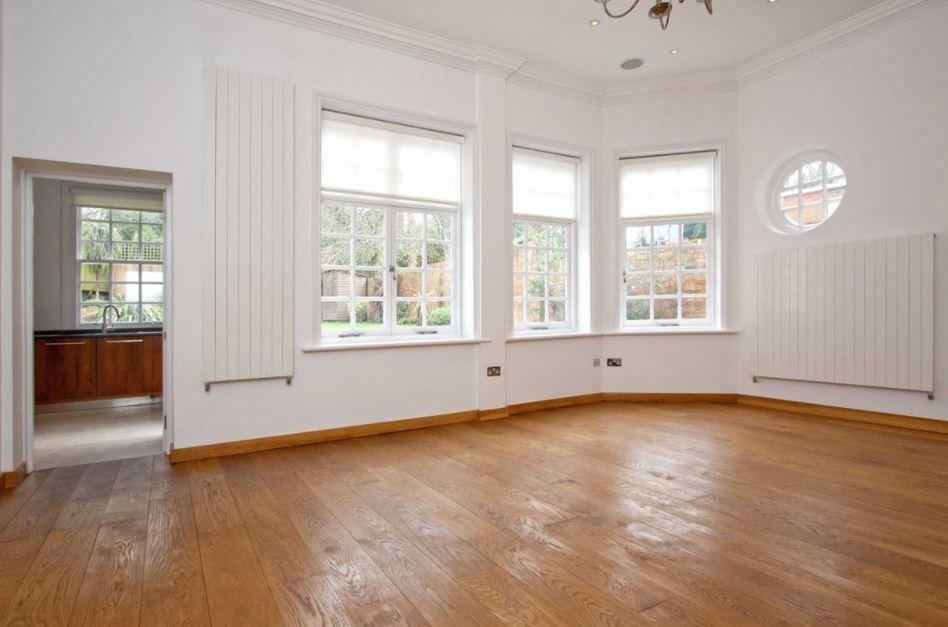 Bracknell Gardens Hampstead NW3 7EB