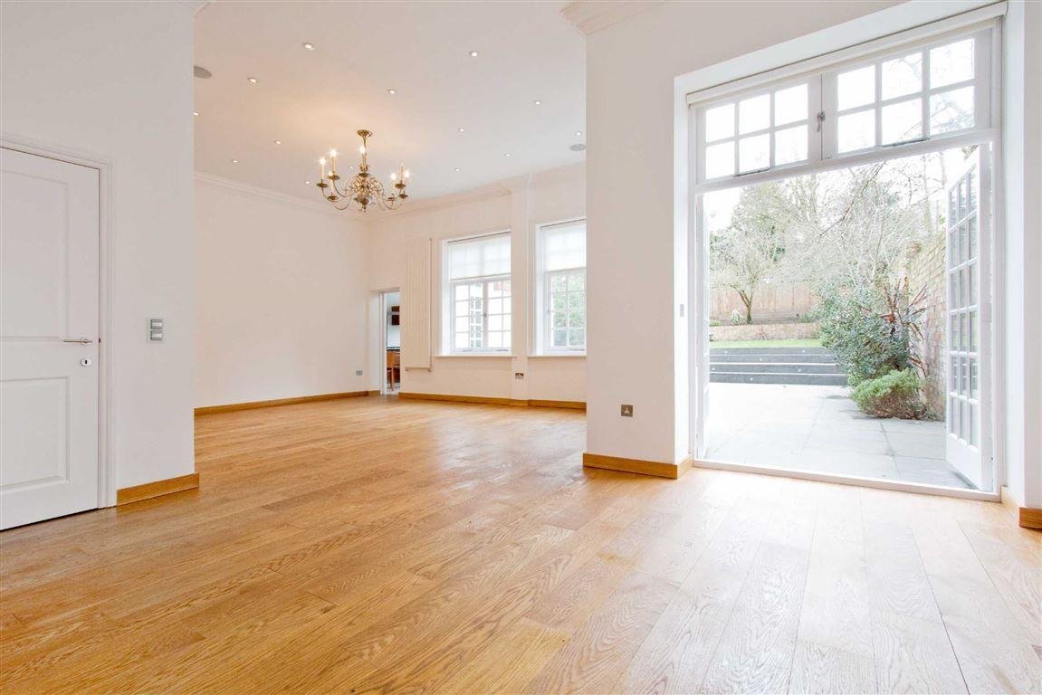 Bracknell Gardens Hampstead NW3 7EB