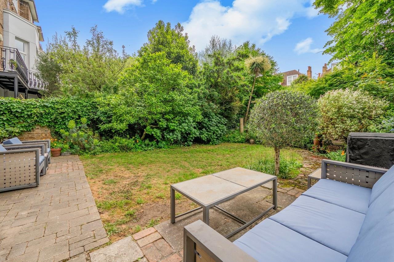 Belsize Park Gardens Belsize Park NW3 4JJ