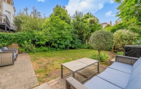 Belsize Park Gardens Belsize Park NW3 4JJ