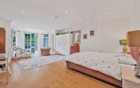 Belsize Park Gardens Belsize Park NW3 4JJ