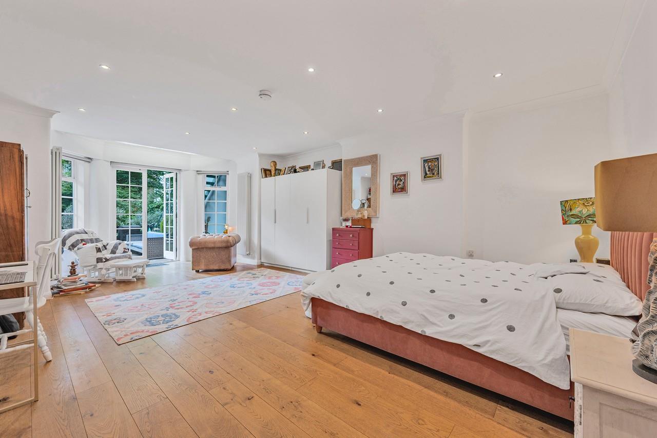 Belsize Park Gardens Belsize Park NW3 4JJ