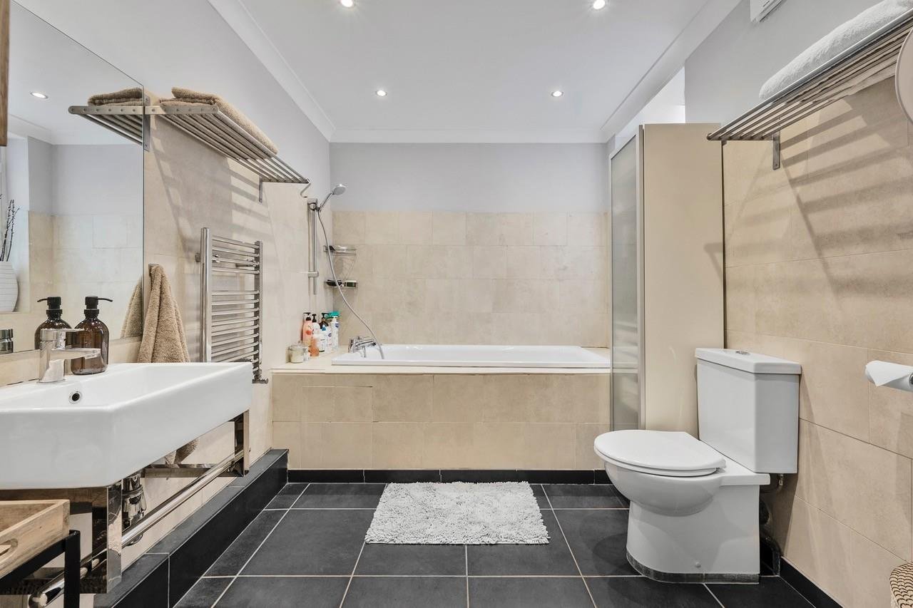 Belsize Park Gardens Belsize Park NW3 4JJ