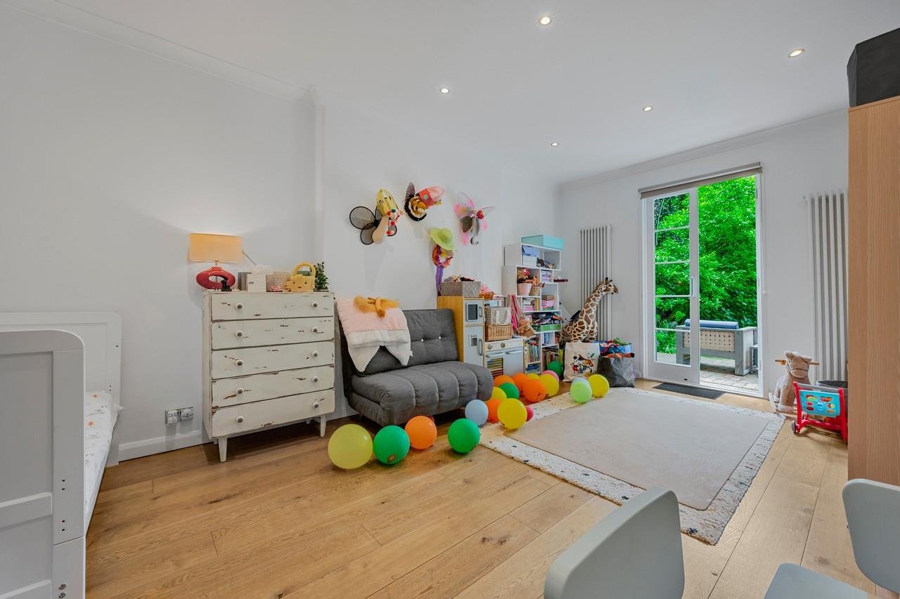 Belsize Park Gardens Belsize Park NW3 4JJ