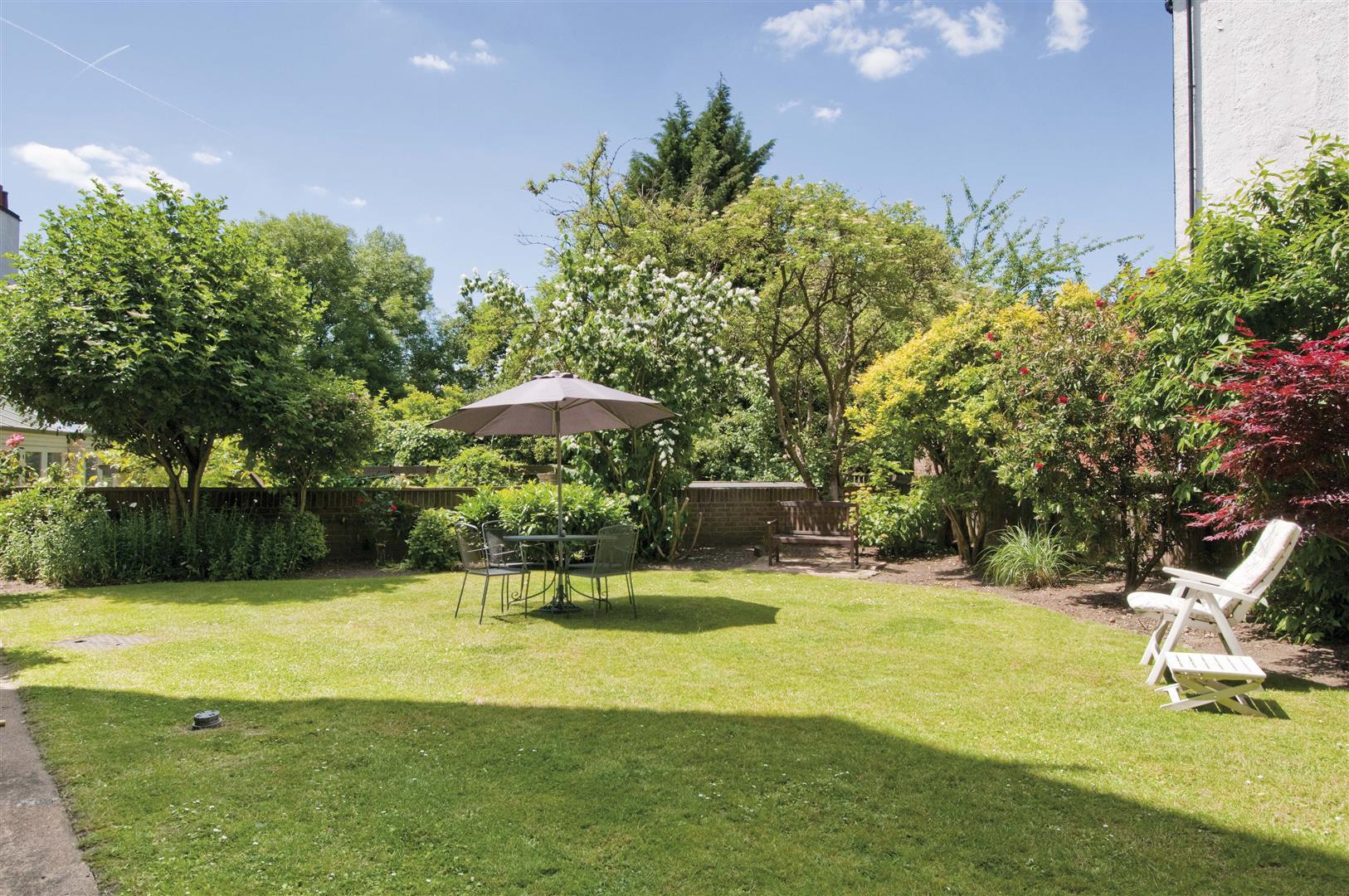 Frognal Lane Hampstead NW3 7EA