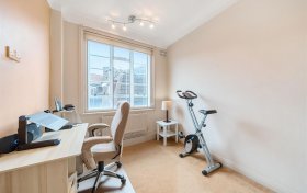 Frognal Lane Hampstead NW3 7EA