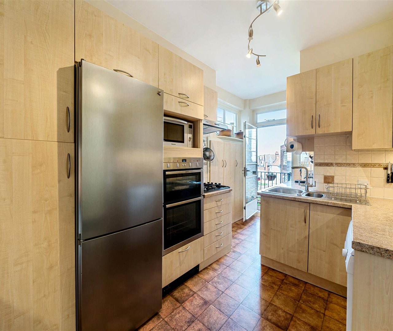 Frognal Lane Hampstead NW3 7EA