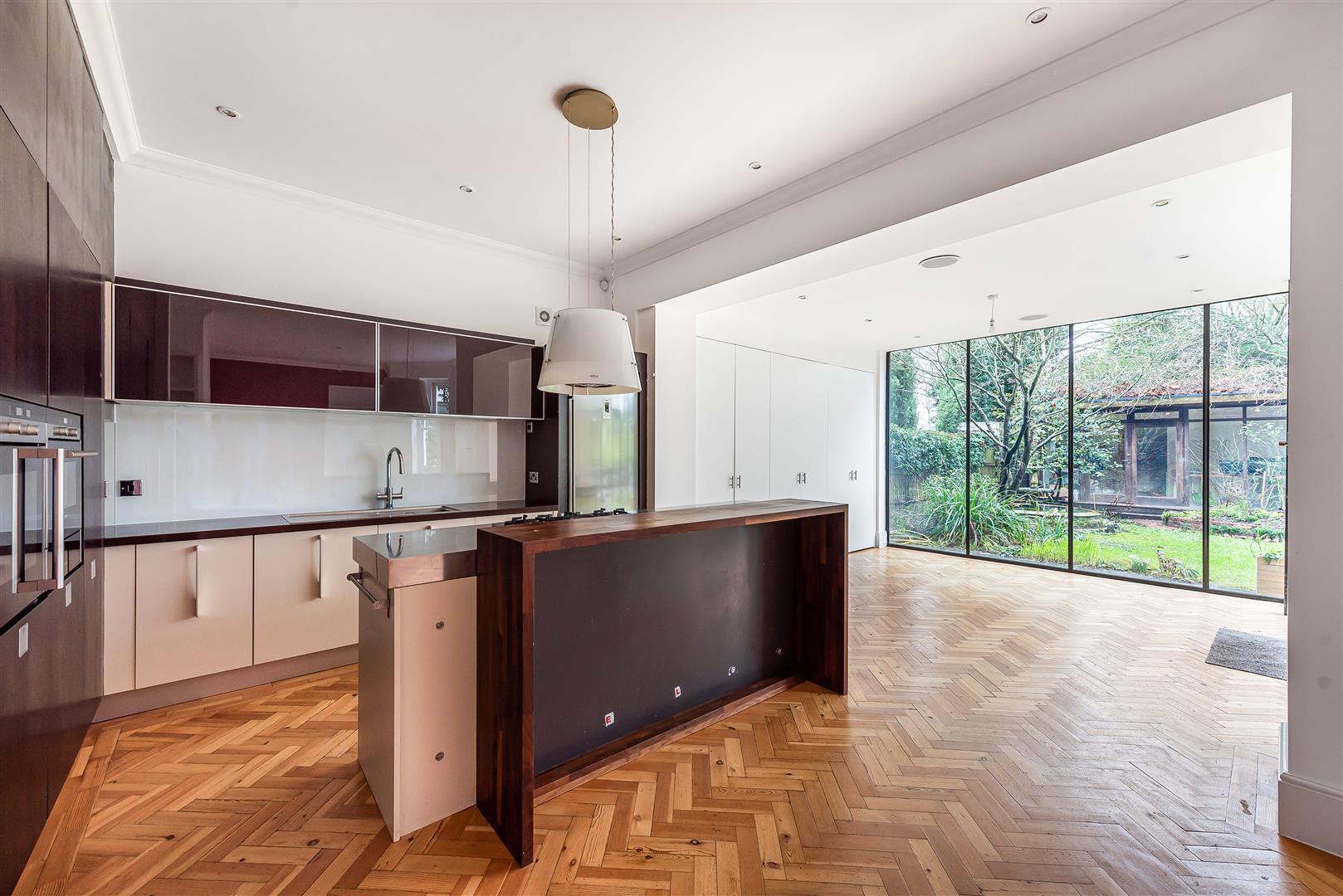 Chesterford Gardens, Hampstead, NW3 7DE