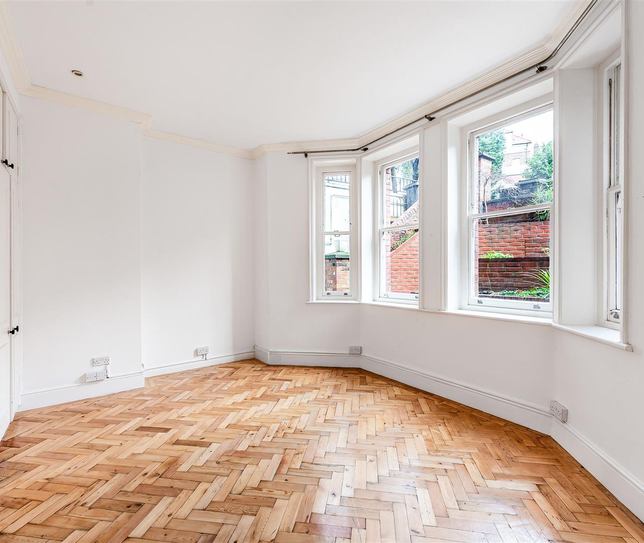 Chesterford Gardens, Hampstead, NW3 7DE