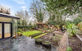 Chesterford Gardens, Hampstead, NW3 7DE