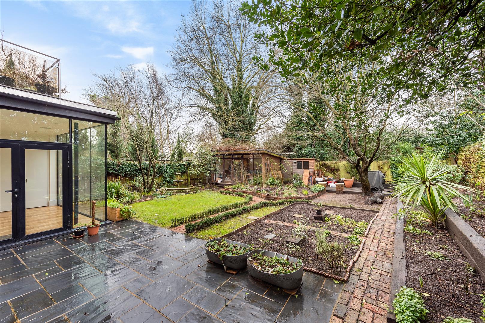 Chesterford Gardens, Hampstead, NW3 7DE