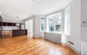 Chesterford Gardens, Hampstead, NW3 7DE