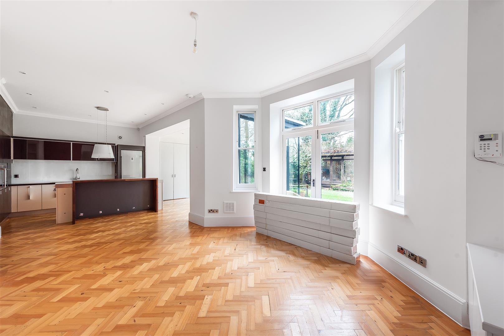 Chesterford Gardens, Hampstead, NW3 7DE