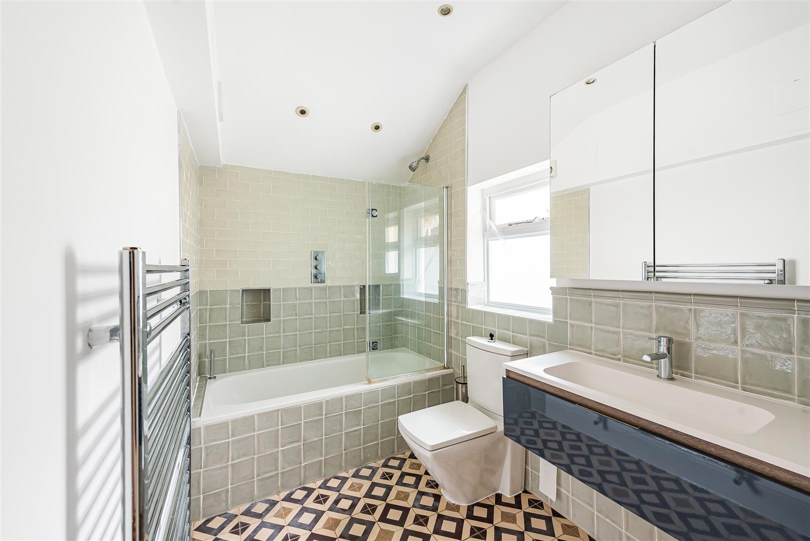 Chesterford Gardens, Hampstead, NW3 7DE
