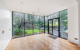Chesterford Gardens, Hampstead, NW3 7DE