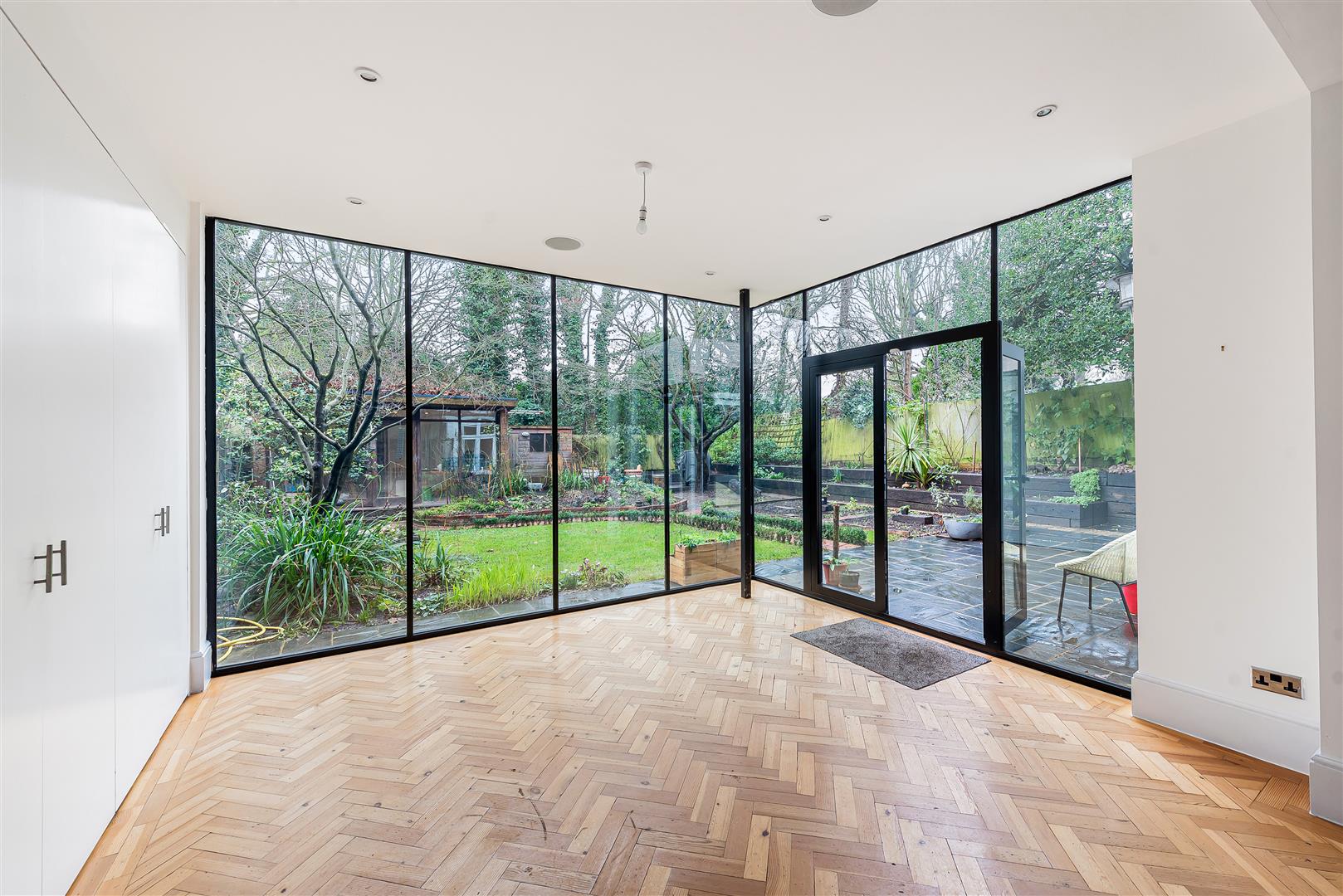 Chesterford Gardens, Hampstead, NW3 7DE