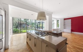 Chesterford Gardens, Hampstead, NW3 7DE