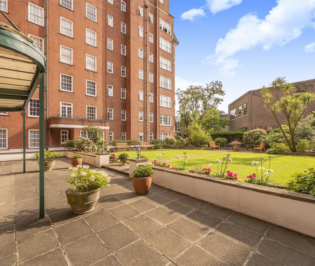 Finchley Road, London, NW8 0NX