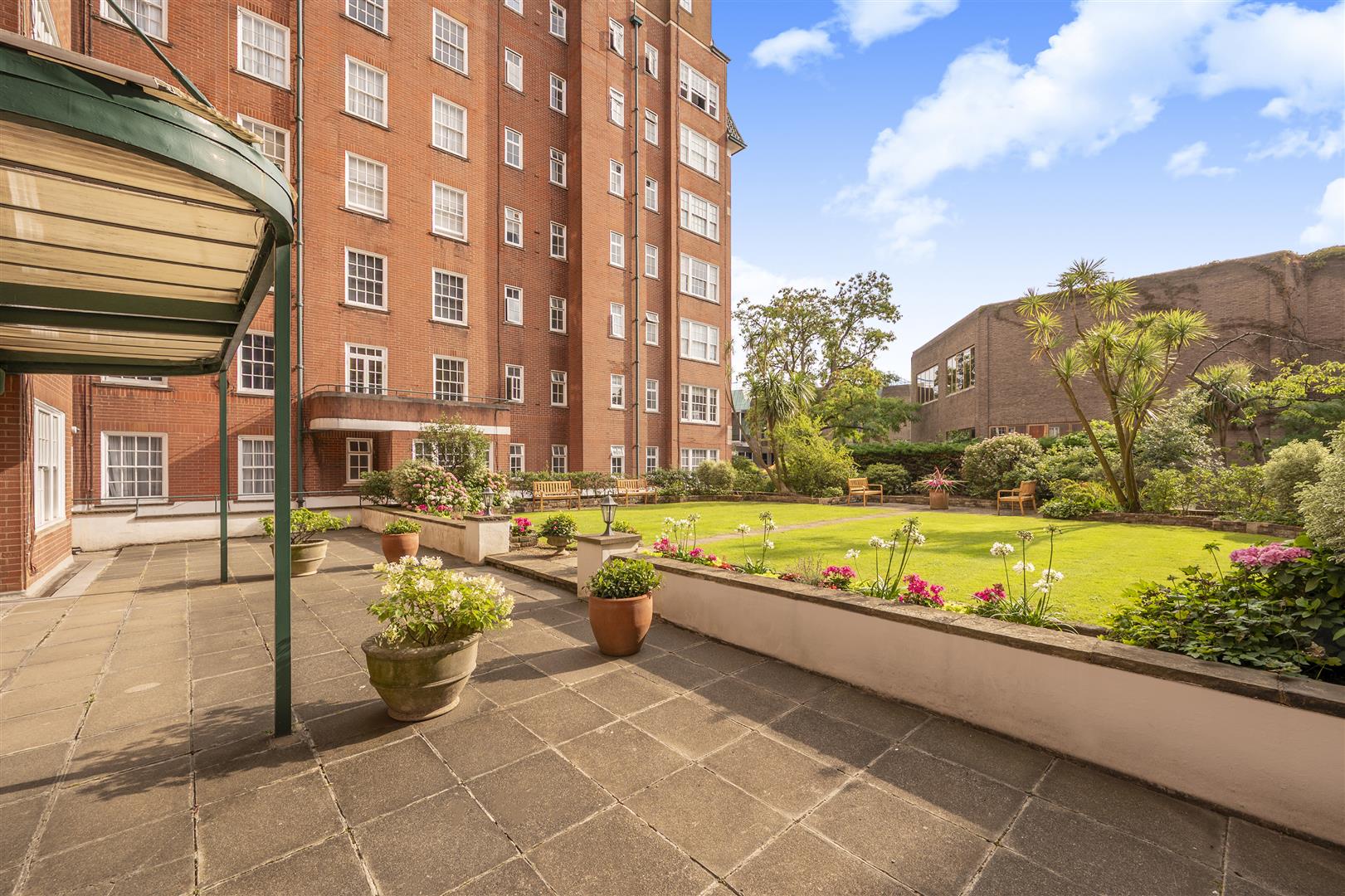 Finchley Road, London, NW8 0NX