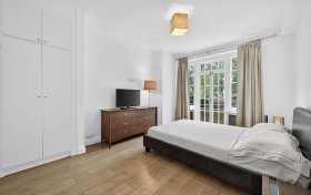 Finchley Road, London, NW8 0NX