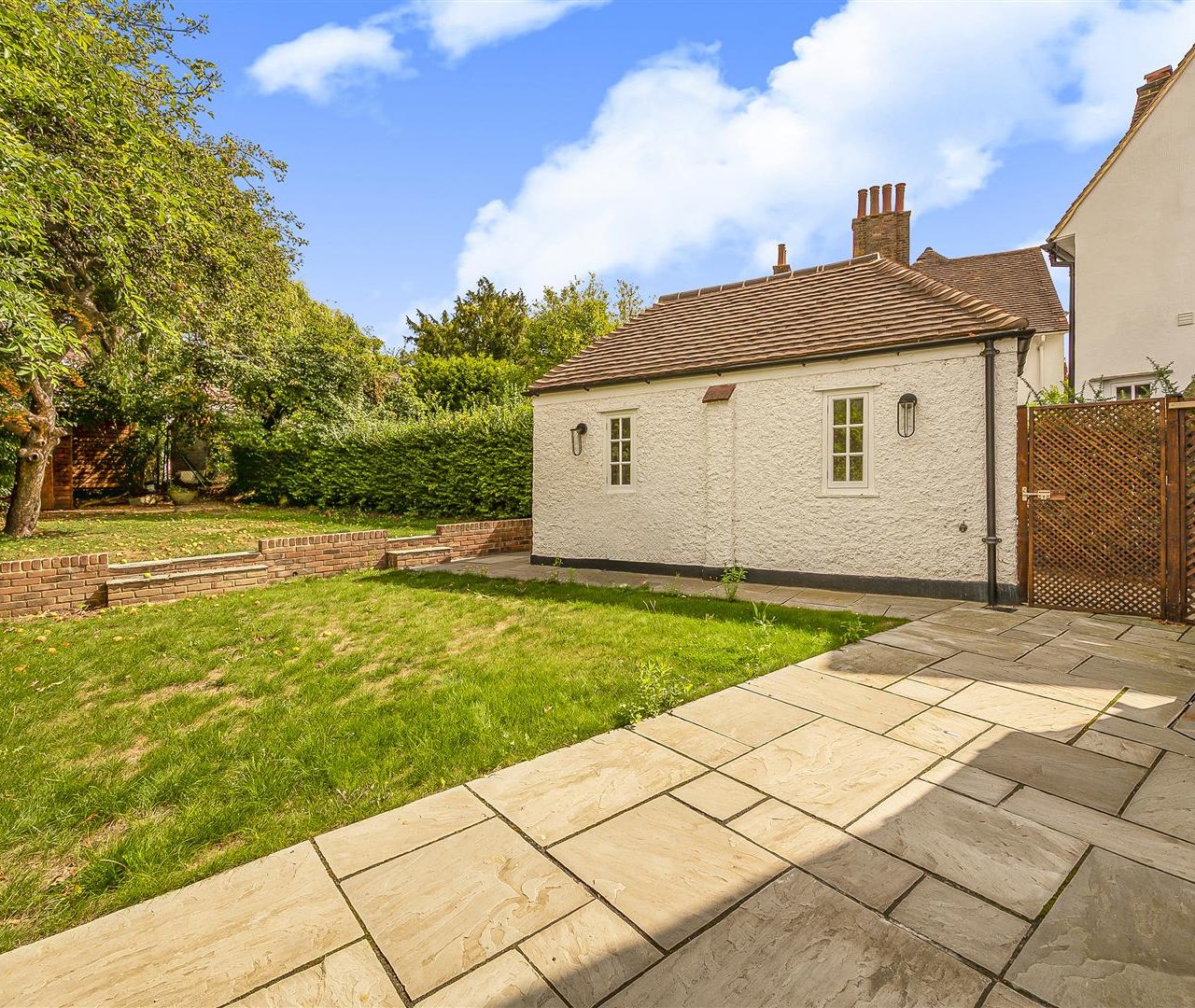 Temple Fortune Lane, London, NW11 7UE