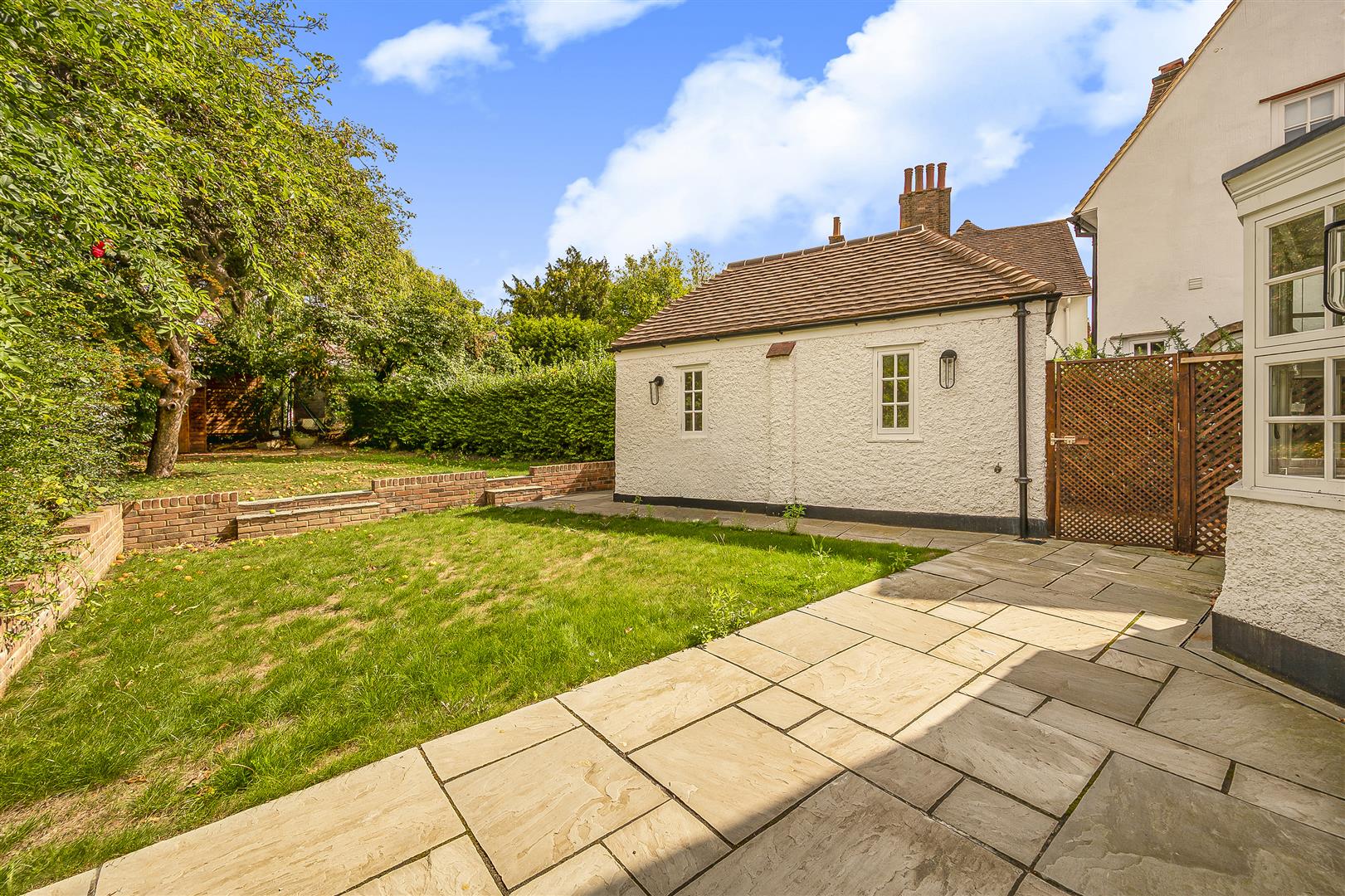 Temple Fortune Lane, London, NW11 7UE