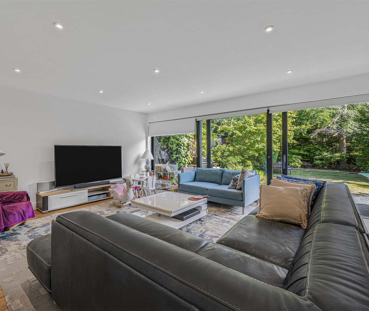 Golders Park Close Golders Hill Park NW11 7QR