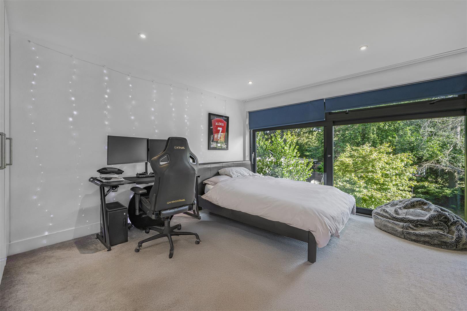 Golders Park Close Golders Hill Park NW11 7QR