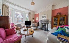 Antrim Road Belsize Park NW3 4XL