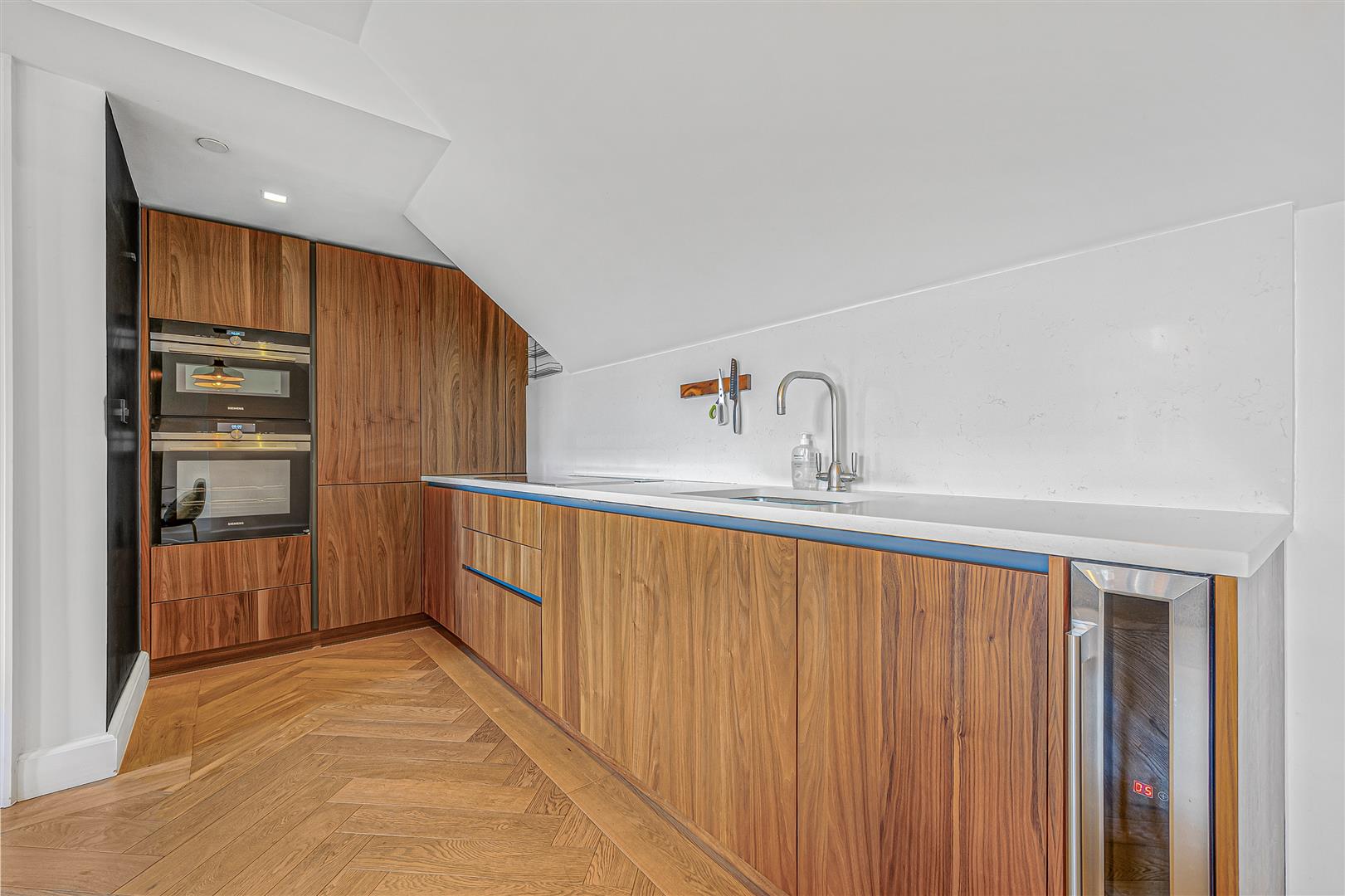 Kidderpore Avenue London NW3 7SU