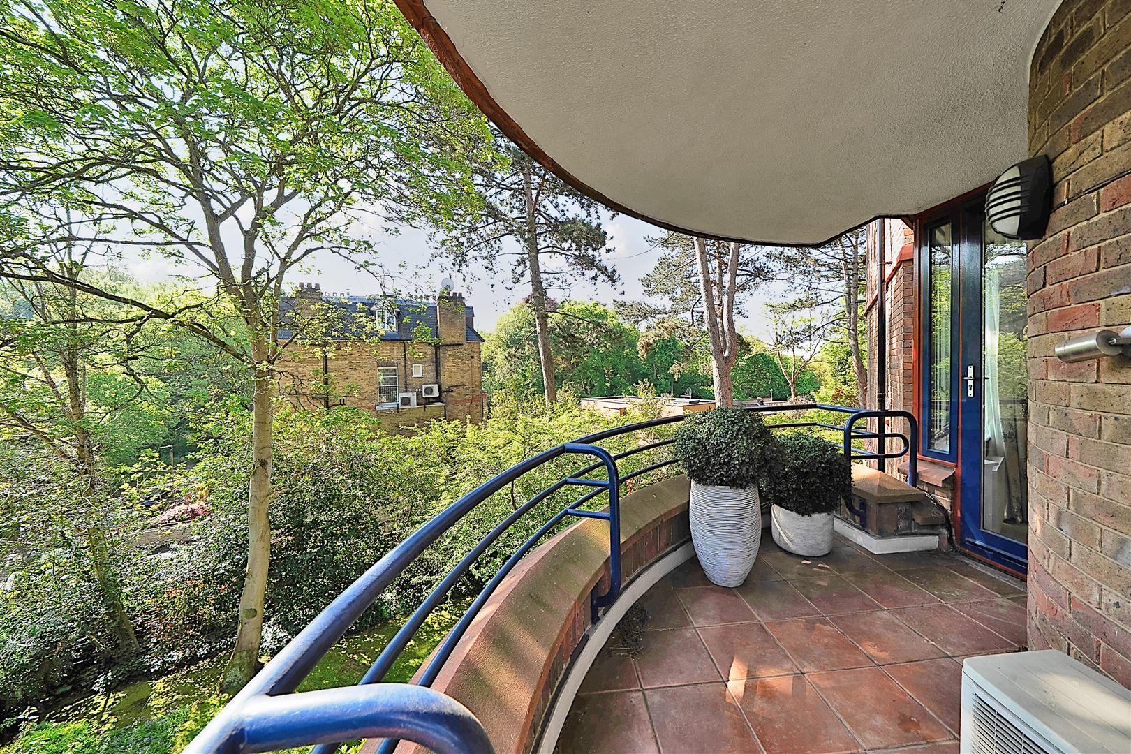 Firecrest Drive Hampstead NW3 7NF