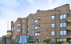 Firecrest Drive Hampstead NW3 7NF