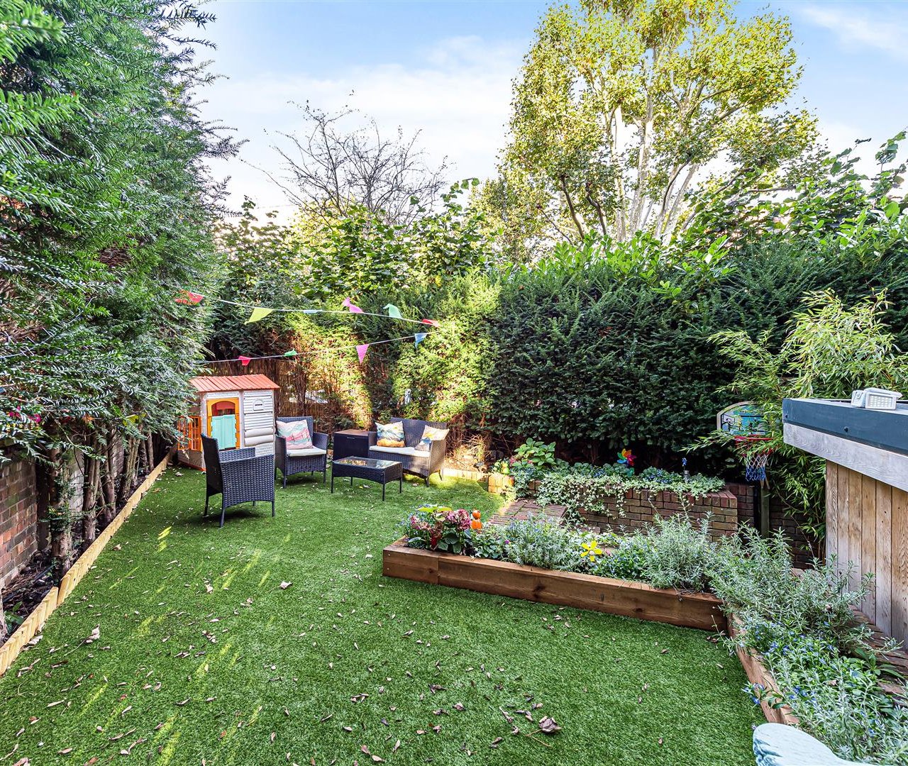 Lyndhurst Gardens Hampstead NW3 5NP