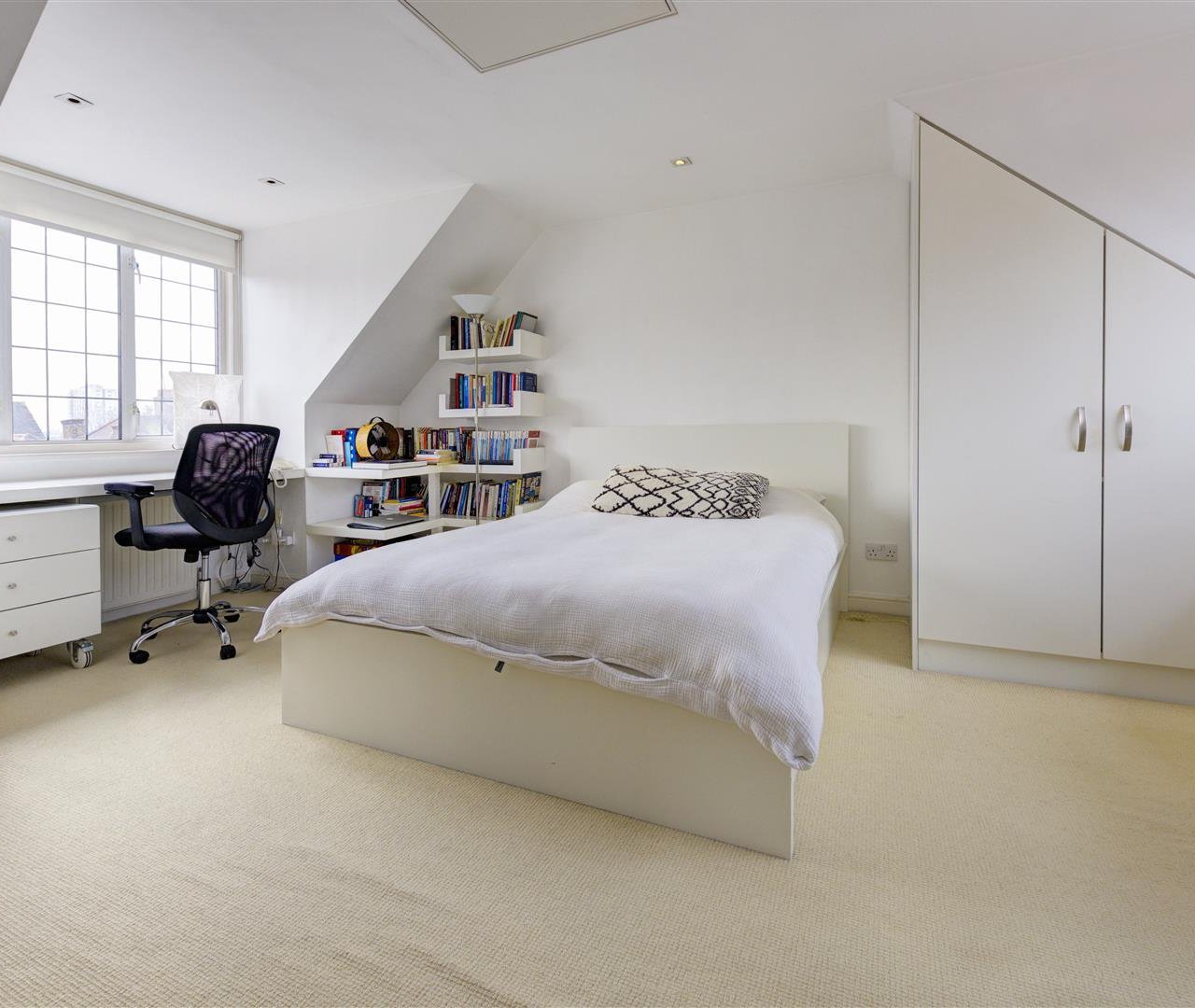 Dunstan Road Golders Green NW11 8AA