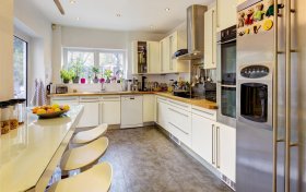 Dunstan Road Golders Green NW11 8AA