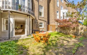 Belsize Grove Belsize Park NW3 4UN