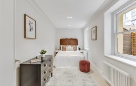 Belsize Grove Belsize Park NW3 4UN