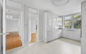 Cenacle Close Hampstead NW3 7UE