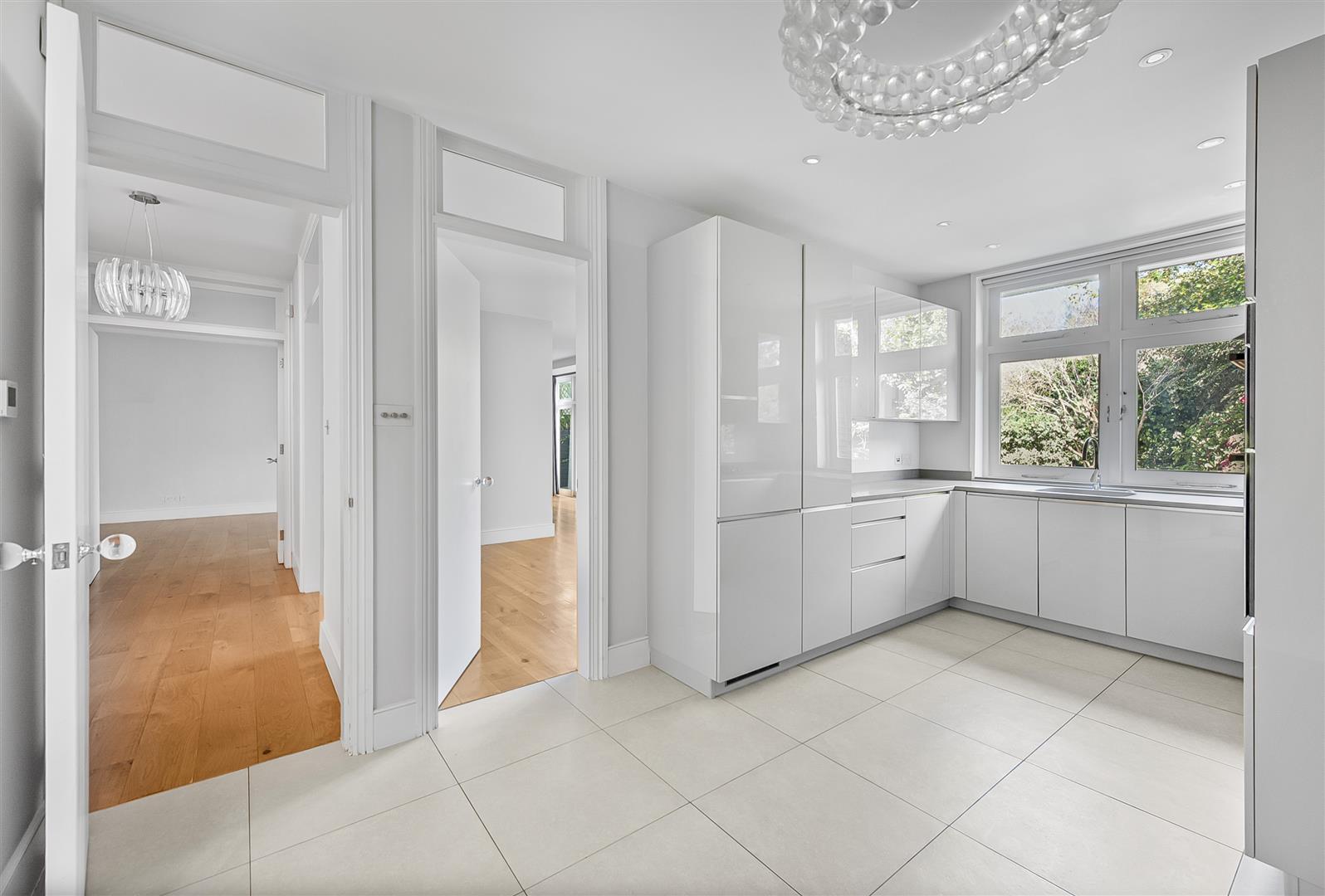 Cenacle Close Hampstead NW3 7UE